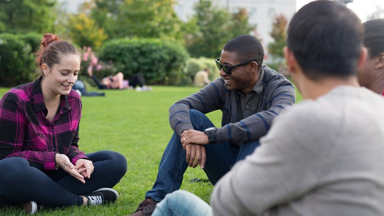 Elever henger etter timen