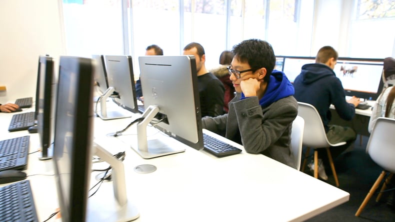 غرفة الحاسوب