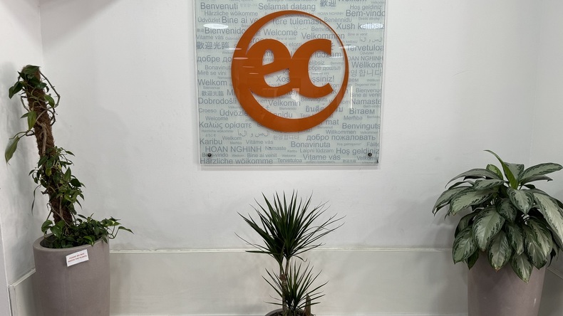 Área de recepção na EC English