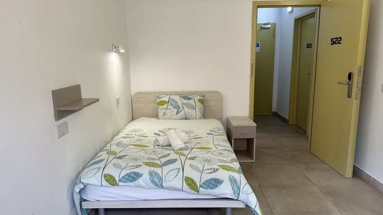 Amostra de quarto individual na residência