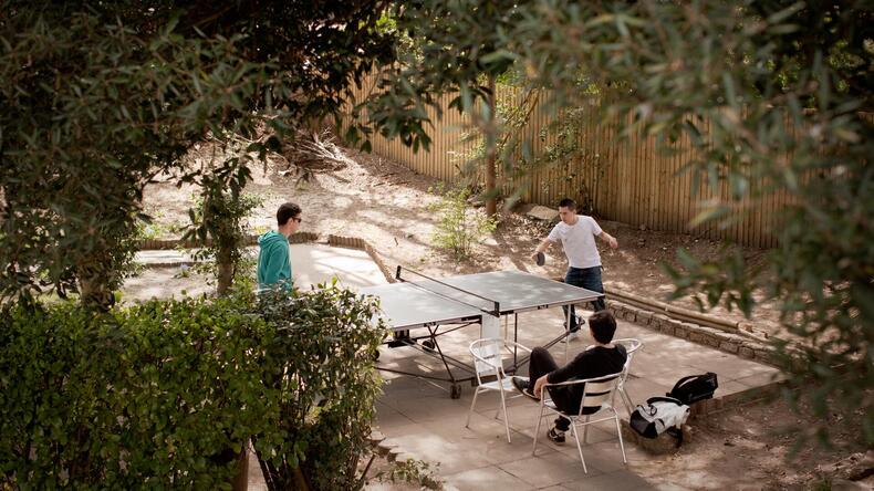 休息时间打乒乓球