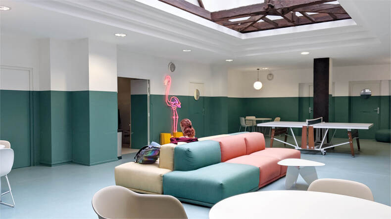 尼斯的 EF 休息室