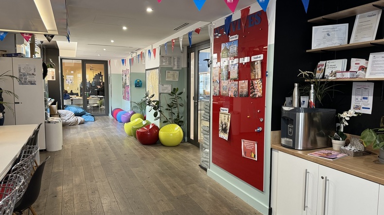 داخل EF International Language Center باريس