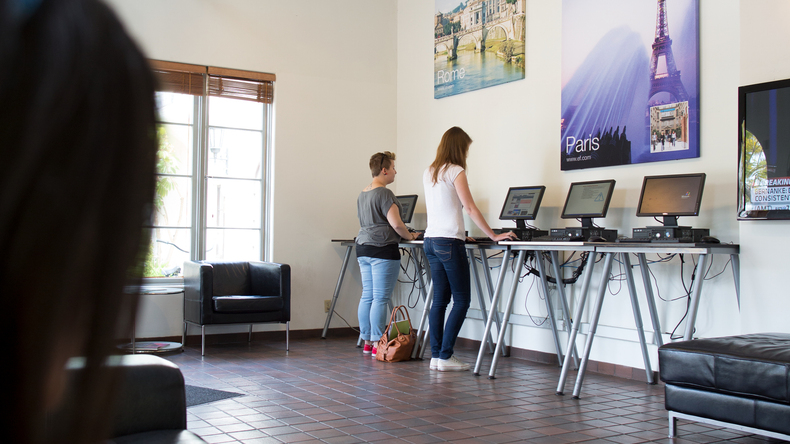 Laboratório de informática na EF Santa Barbara