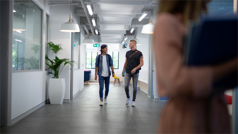 복도에 있는 학생