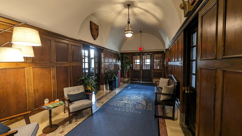 Коридор Dominican University 