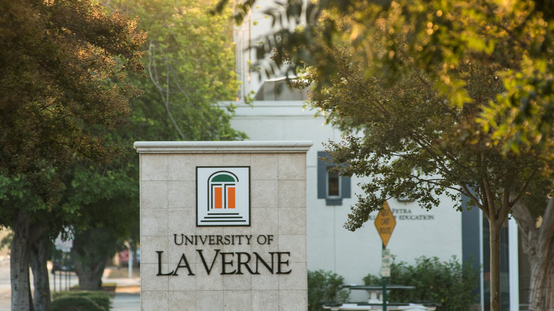 라 베른 대학교 간판