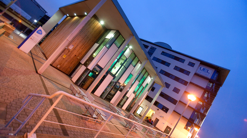 Docklands School - 학교 건물