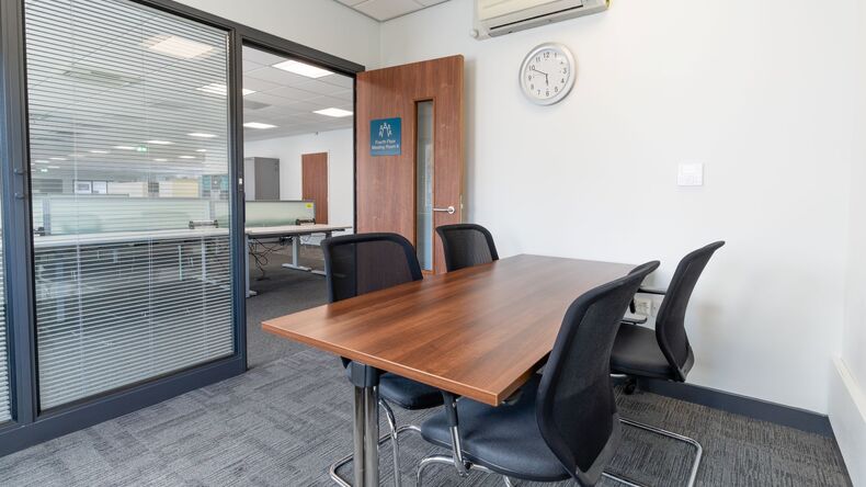 English Path Leeds English School UK | Pay Less