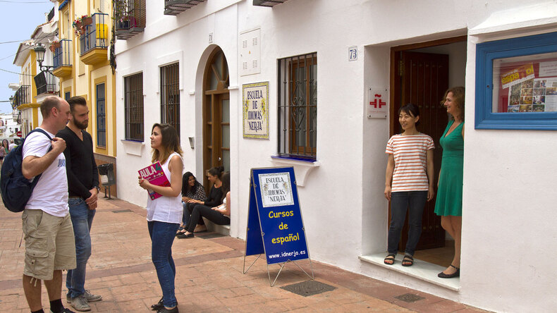 Escuela de Idiomas Nerja 정문 입구