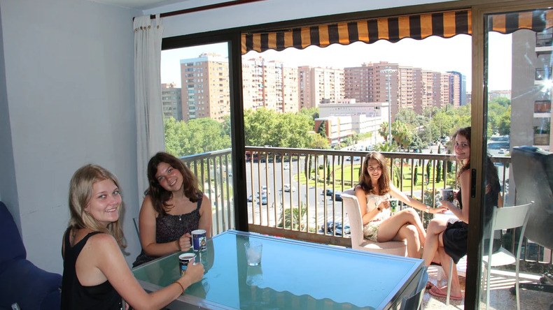 غرفة المعيشة (Apartamentos compartidos)