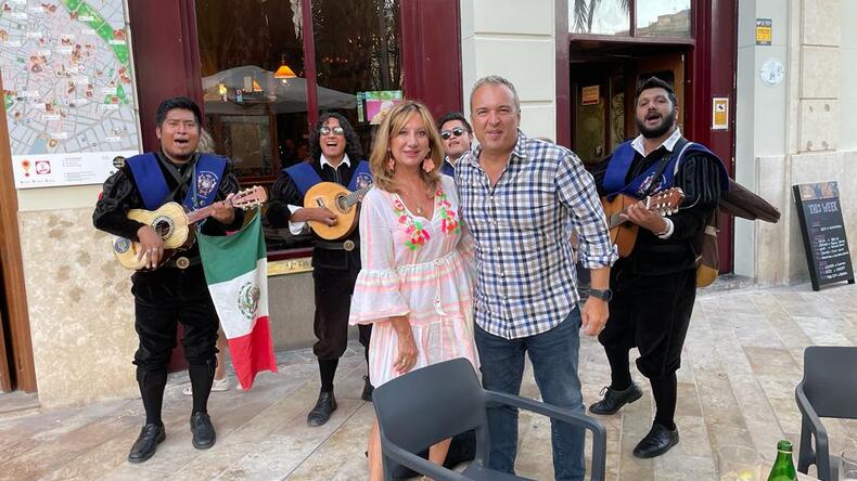  الإقامة مع العائلة 