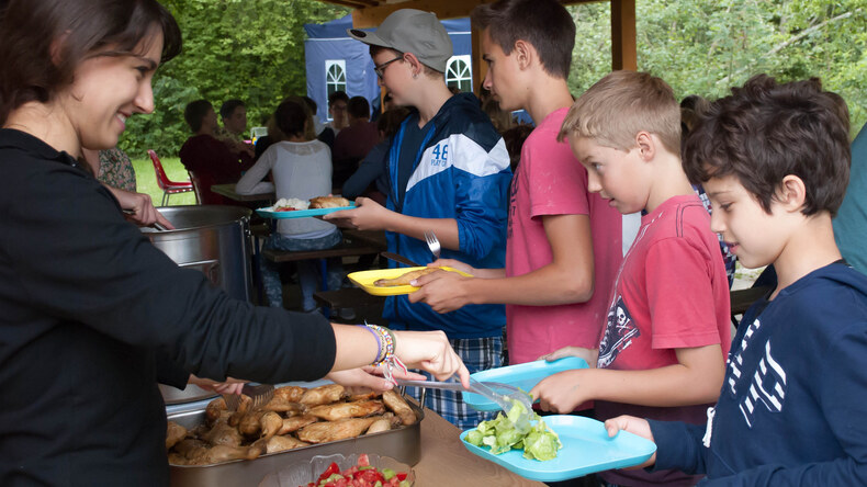 Meal time at friLingue Language Camps