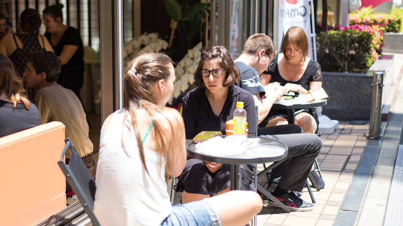一起用餐的学员