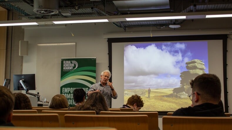 초청 연사 크리스 하인즈