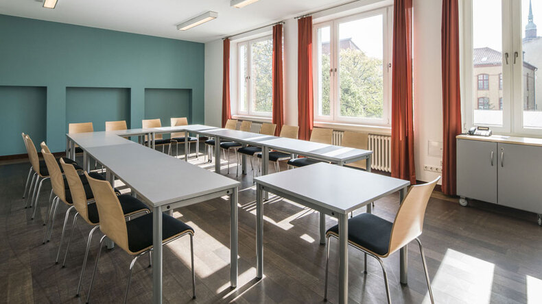 Large group space