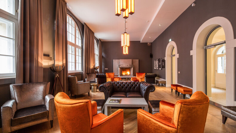 Hotel bar