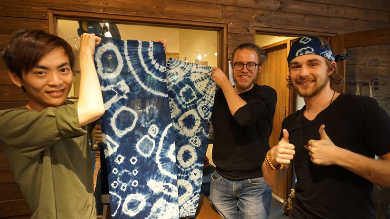 الطلاب سعداء