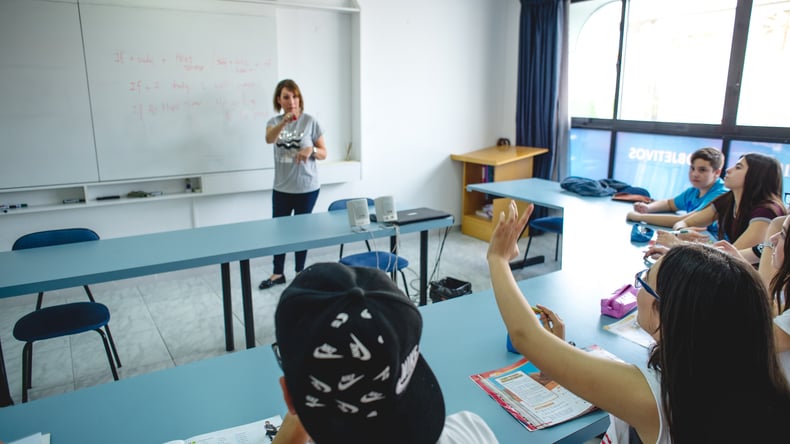 在阿里坎特求学