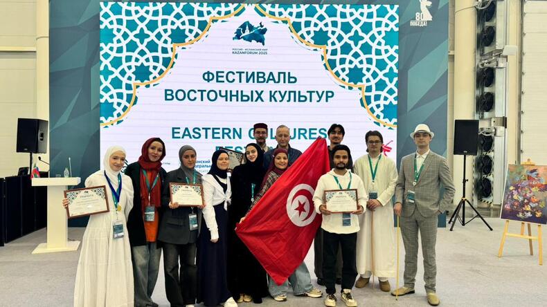 تمثيل تونس في الخارج: طلاب تعلموا اللغة العربية معنا، في معرض دولي بروسيا