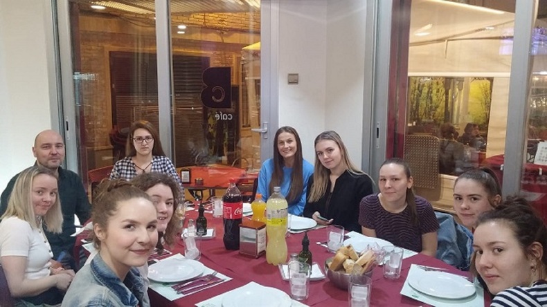 Cena con amigos