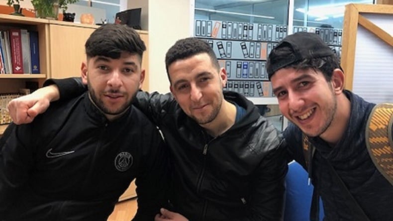 Estudiantes felices aprendiendo en Murcia