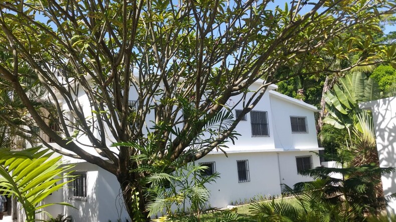 Área externa do prédio da escola