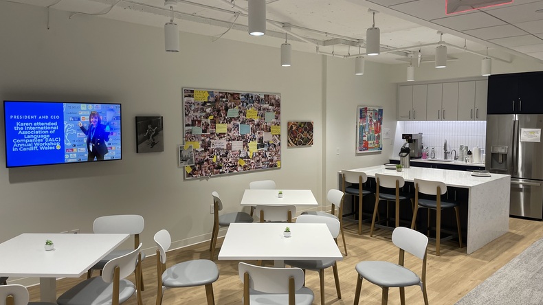 Sala de estar e cozinha para estudantes