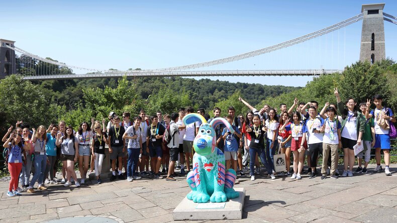 Juniorok a függőhídon