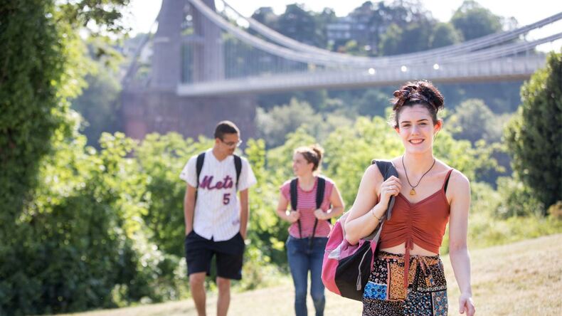 Diákok a Clifton függőhídnál