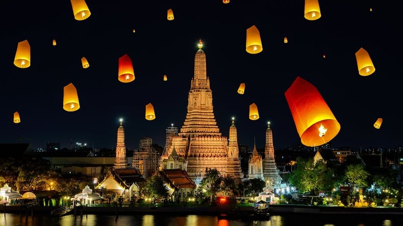 Wat Arun at night