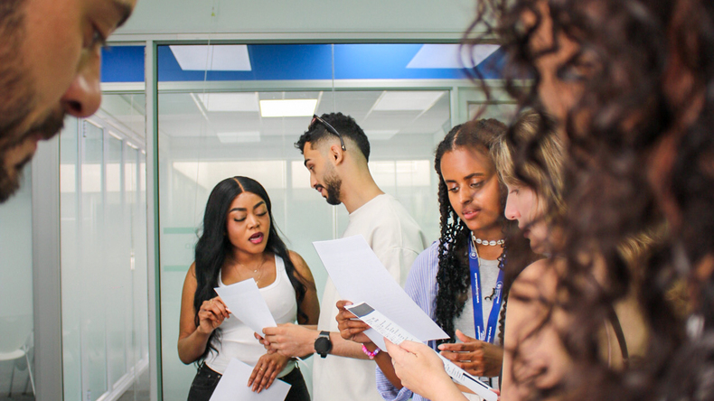 الطلاب في الفصل