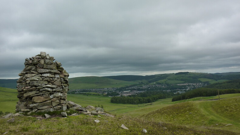 Cairn med utsikt over Galashiels