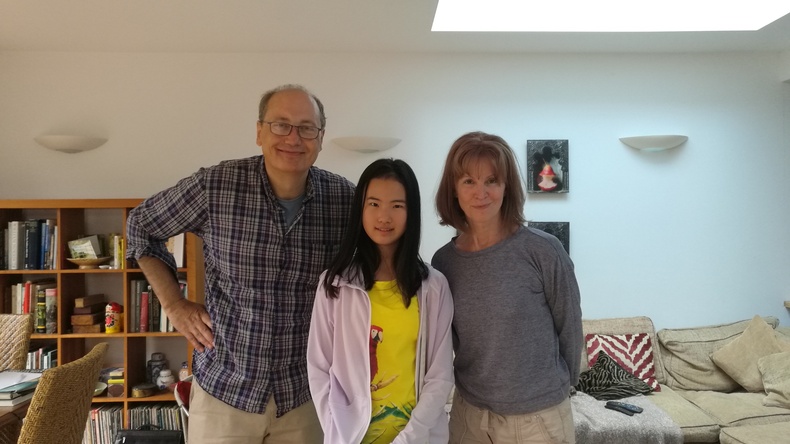 نموذج للعائلة المضيفة 