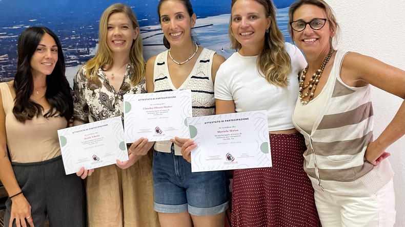 Com certificado de participação no final do curso