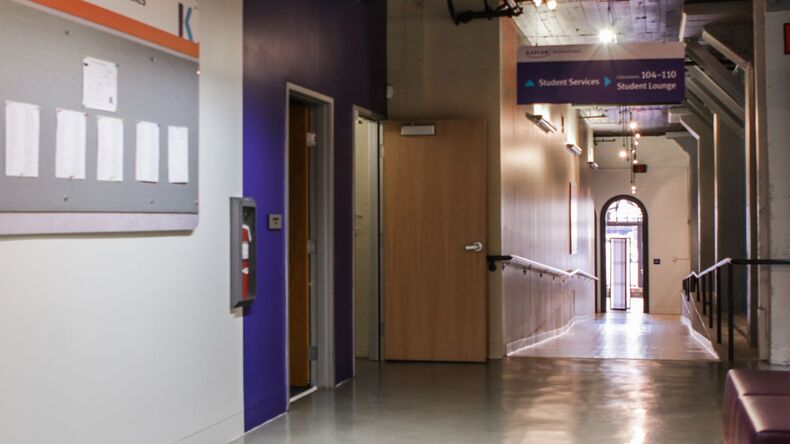 ردهة Kaplan International English Santa Barbara 