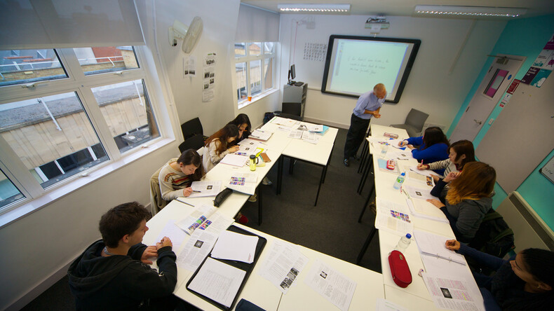 Aula em grupo Kings Oxford