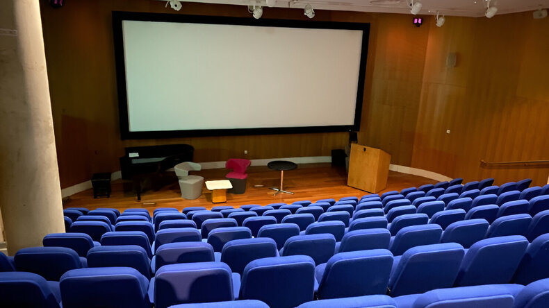 غرفة المؤتمرات