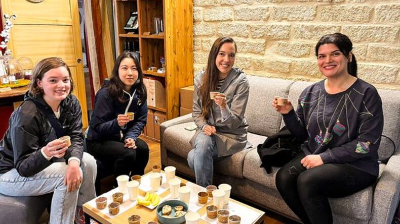 与朋友共度时光 