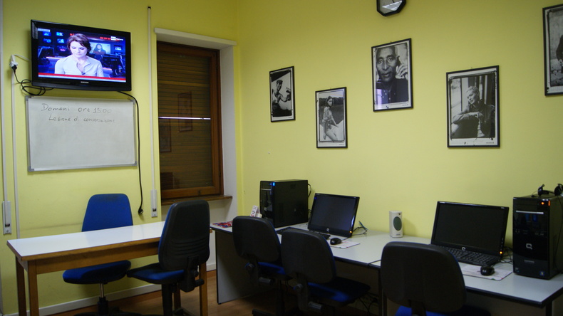 Salle informatique à l'école Language in Italy