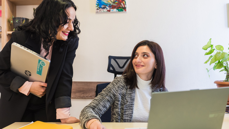 Language LAB 学校的 工作人员