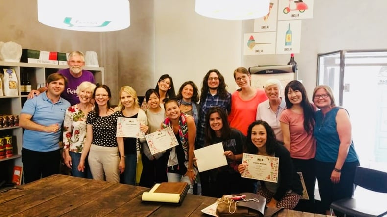 Lingua IT students with certificates 
