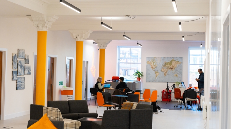 Live Language English diákok társalgója