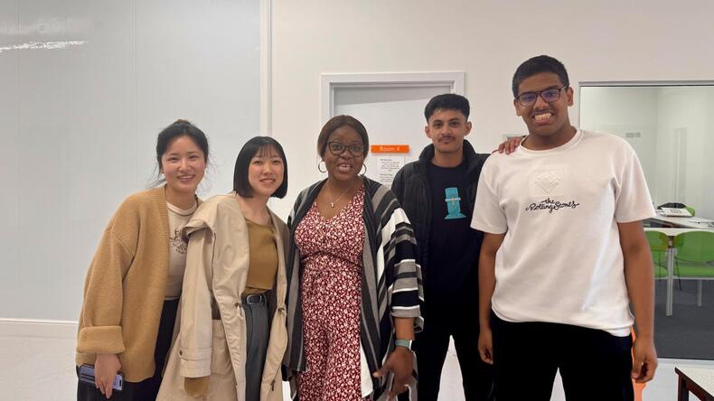 Boldog nemzetközi diákok