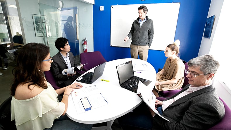 맨해튼 언어- 비즈니스 클래스