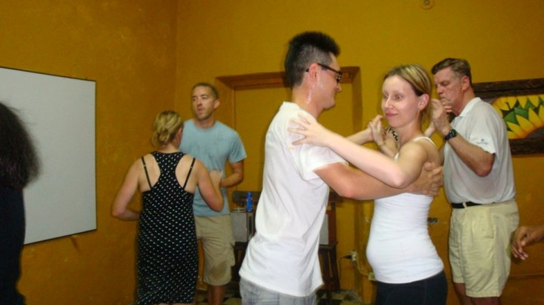 Nueva Lengua students dance lessons
