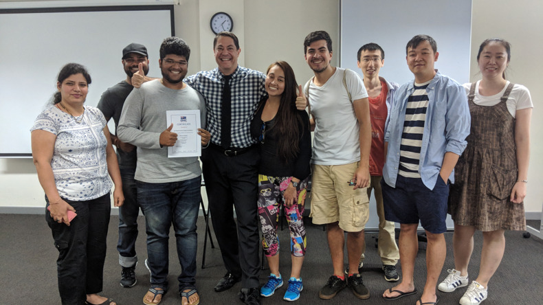 الطلاب سعداء