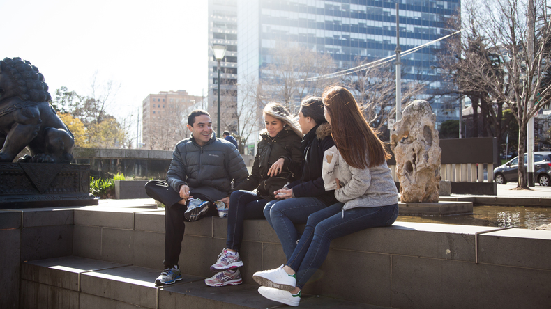 Estudiantes explorando Melbourne