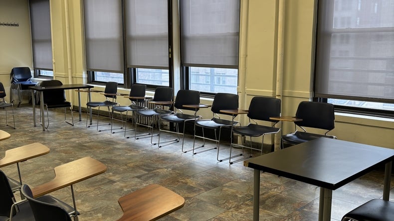 Sala de aula para grupos grandes na OHC de Nova York