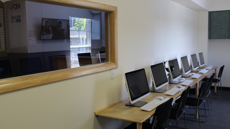 Nyitott Szívek Nyelvi Akadémia számítógépes felszerelése